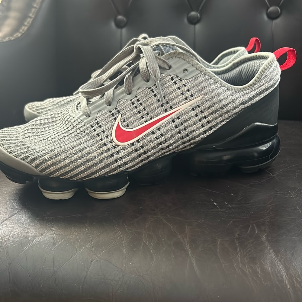 Nike Vapor Max Youth size 7/ Women's would be about size 8.5/9.